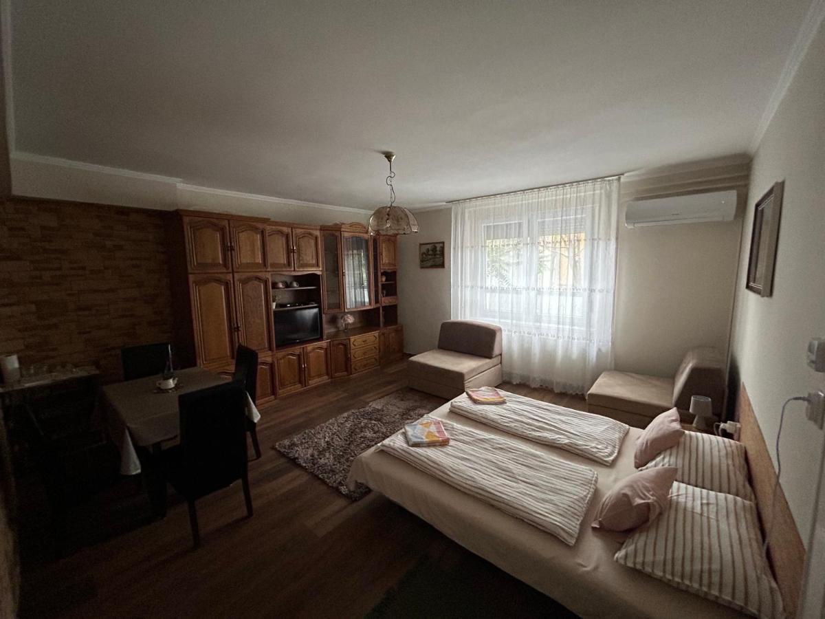 Renata Vendeghaz Hotel Eger Exterior photo